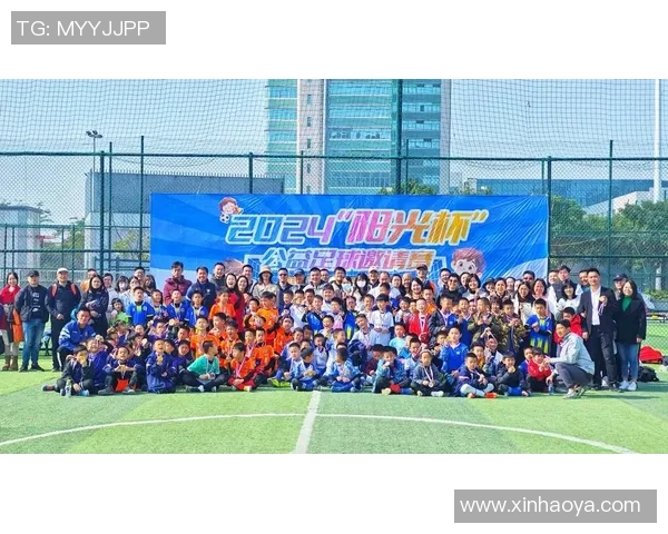 让女孩们感受足球明星的魅力与激情，观看精彩视频一起分享运动的乐趣