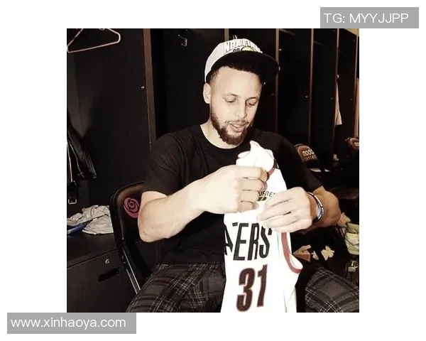 穿着55号球衣的篮球明星是谁他在赛场上的表现如何