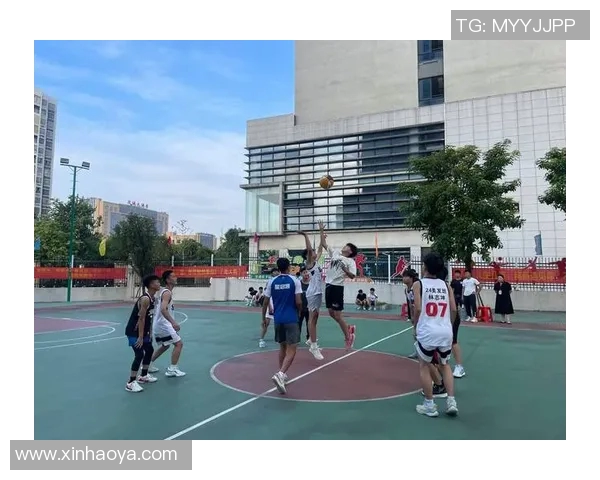 篮球明星在海边尽显风采与魅力的夏日时光照片分享