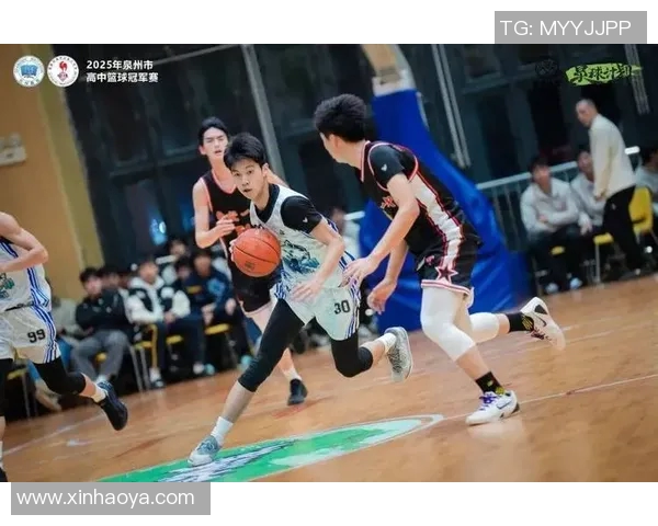 班级篮球盛典明星闪耀赛场展现青春活力与团队精神